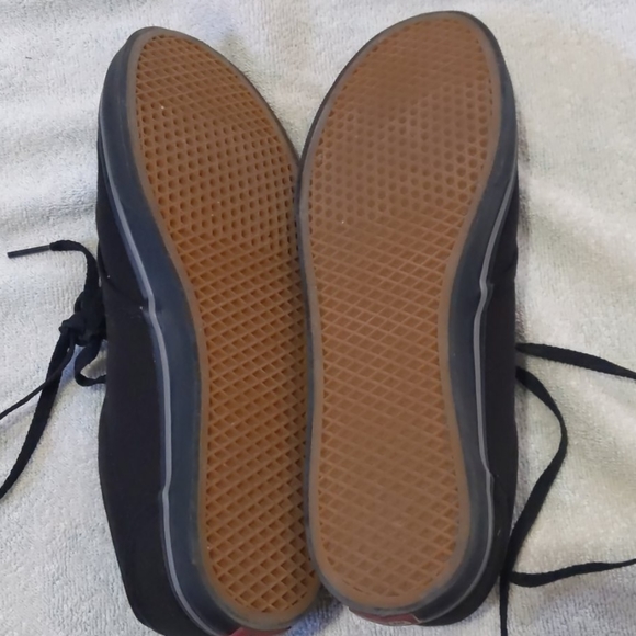 Vans - Picture 3 of 4